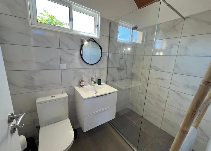 Refúgio Com Jacuzzi E Vista Mar Pensión Estreito Da Calheta