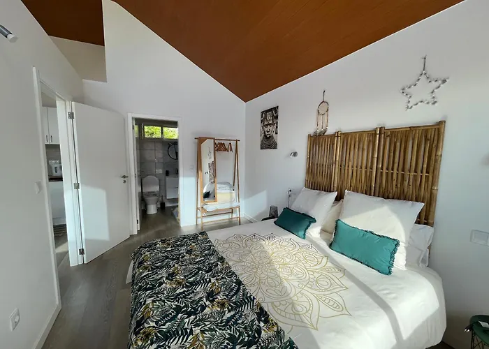 Pensión Refúgio Com Jacuzzi E Vista Mar Estreito Da Calheta