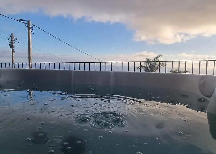 Pensión Refúgio Com Jacuzzi E Vista Mar Estreito Da Calheta